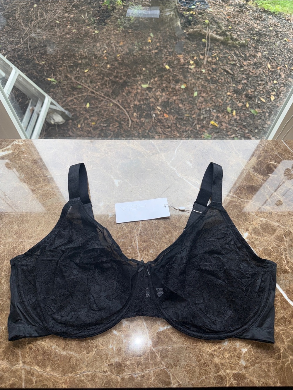 Classic Black Lace Underwire Bra — Supportive Everyday Comfort